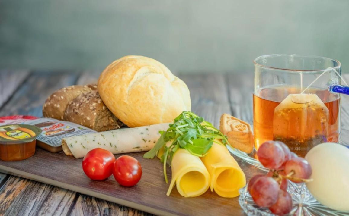Unieke Bed En Breakfast Met Historisch Verhaal In Ferwert Ferwerd Εξωτερικό φωτογραφία